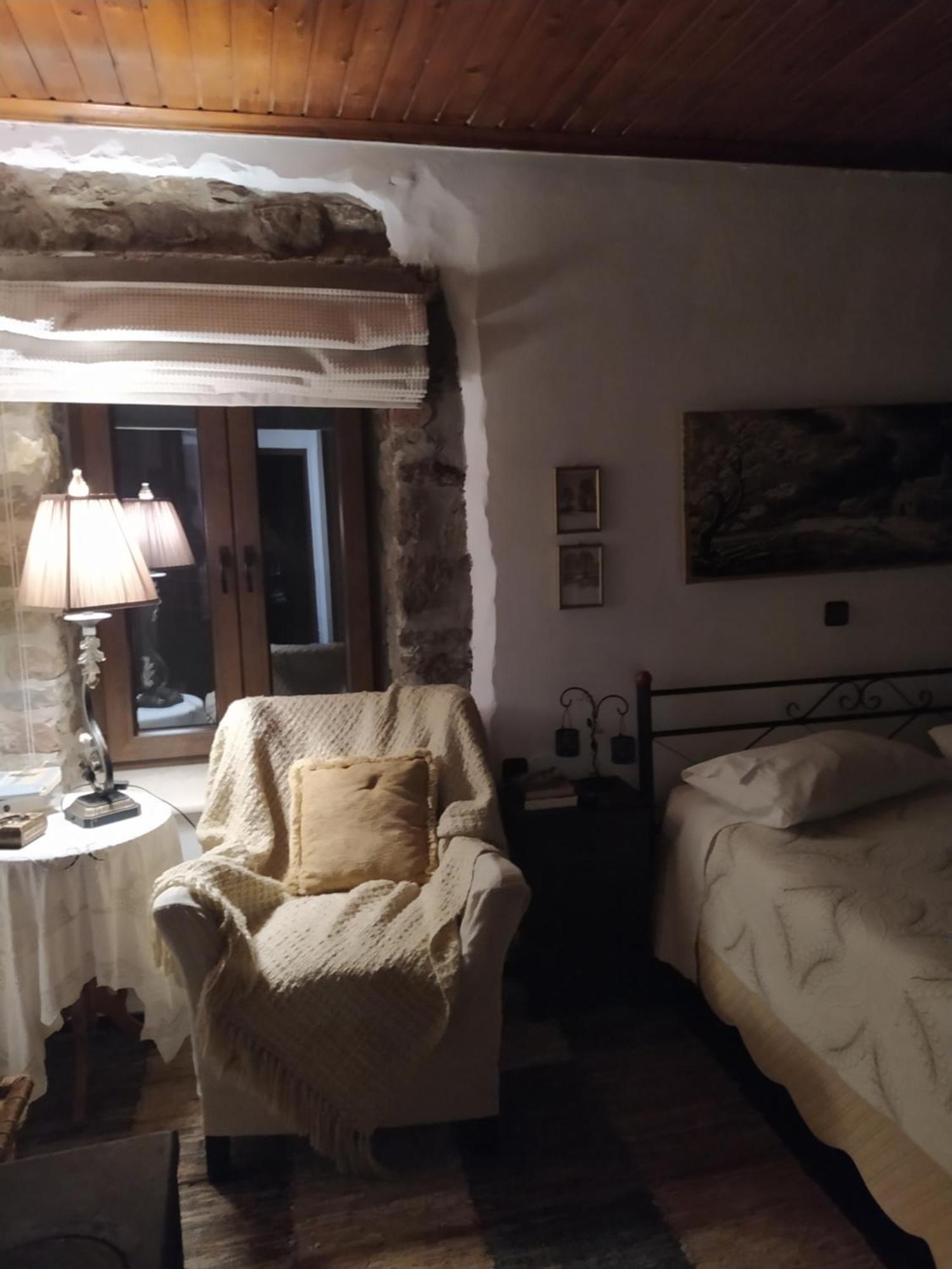 Guesthouse Petrino Pezoúla 外观 照片