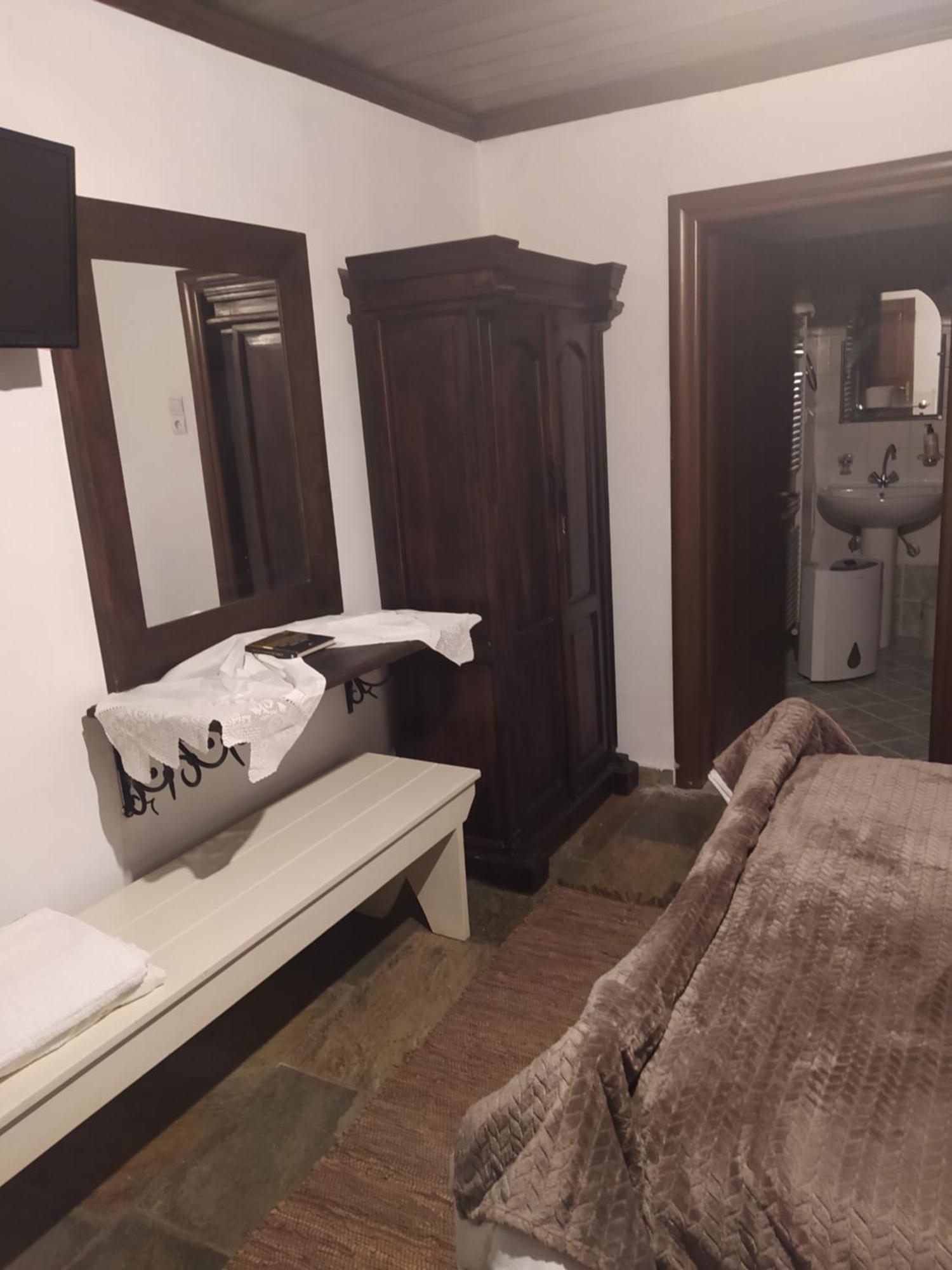 Guesthouse Petrino Pezoúla 外观 照片